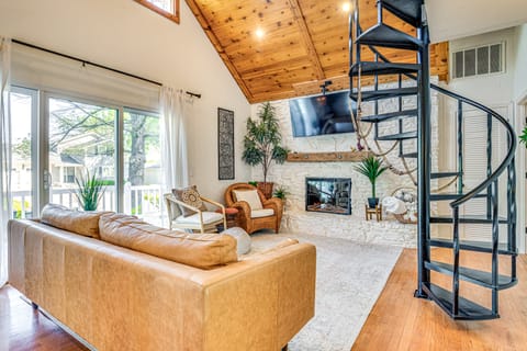 Walk to Reservoir: Cicero Home w/ Furnished Deck! House in Cicero