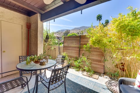 2 Mi to Dtwn Palm Springs: Mtn-View Condo w/ Pool Apartment in Palm Springs