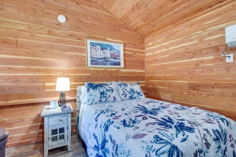 Half-Mi to Bull Shoals Lake Access: Angler's Cabin House in Lakeview