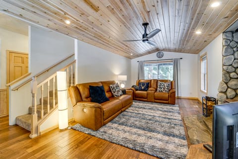 Truckee Retreat 1/2 Mi to Tahoe Donner Skiing House in Truckee