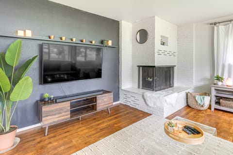 1 Mi to UO Campus - Family Home w/ Pool Table! House in Eugene