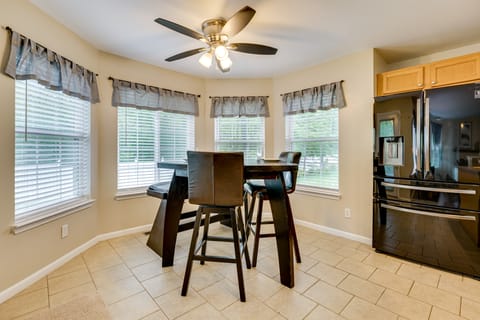 Pets Welcome: Convenient Family Home in Westland! House in Westland