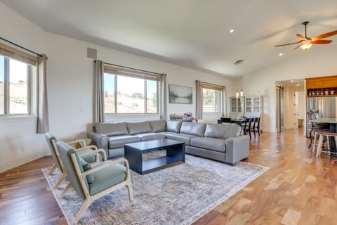 On-Site Vineyard: Gem on 10 Acres in Pilot Hill! House in Sierra Nevada