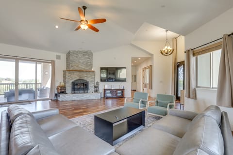 On-Site Vineyard: Gem on 10 Acres in Pilot Hill! House in Sierra Nevada