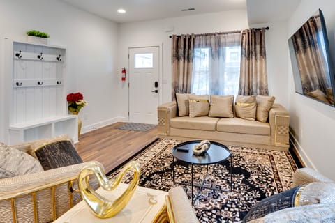 Deck: Central Indy Retreat in Walkable Location! Apartment in Indianapolis