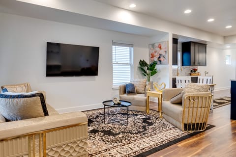 Deck: Central Indy Retreat in Walkable Location! Apartment in Indianapolis