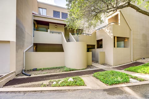 Pool & Trail Access On-Site: Barton Creek Condo! Apartment in Austin