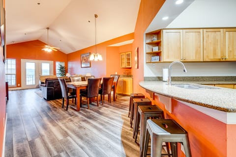 Community Perks: Scenic Lake Travis Getaway! Apartment in Lago Vista