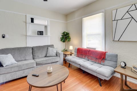 2 Mi to Old Town ABQ: East Downtown Triplex Unit Apartment in Albuquerque