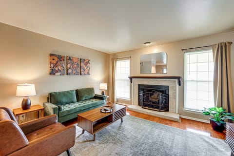 Balcony, Walk to Hospital: Condo in San Antonio Apartment in San Antonio