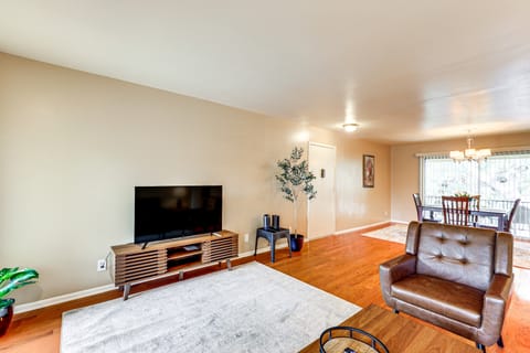 Balcony, Walk to Hospital: Condo in San Antonio Apartment in San Antonio