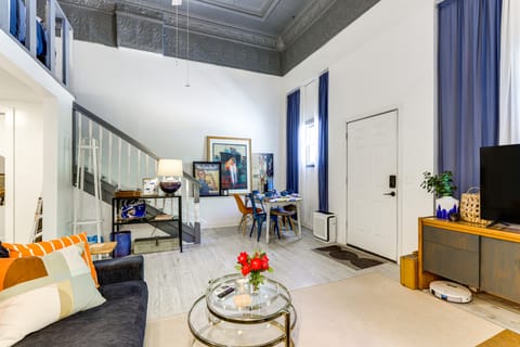 7 Mi to Dtwn: Charming Couple's Cove in Cincinnati Apartment in Cincinnati