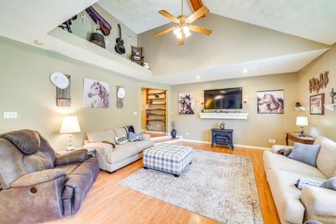 14 Mi to Dtwn Louisville: Holiday Vacation Home! House in Jefferson County