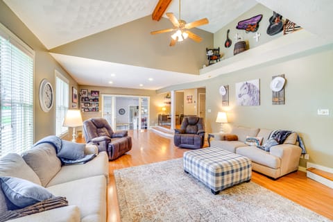 14 Mi to Dtwn Louisville: Holiday Vacation Home! House in Jefferson County