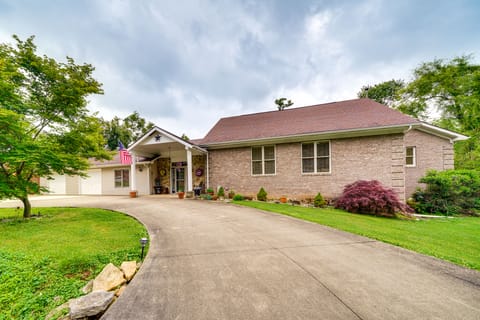 14 Mi to Dtwn Louisville: Holiday Vacation Home! House in Jefferson County