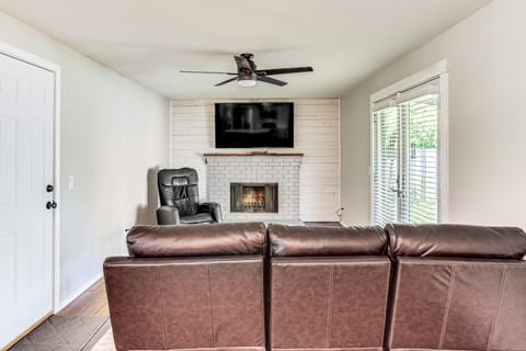 Golf, Hike, Dine & Relax: Home in Port Orchard House in Port Orchard