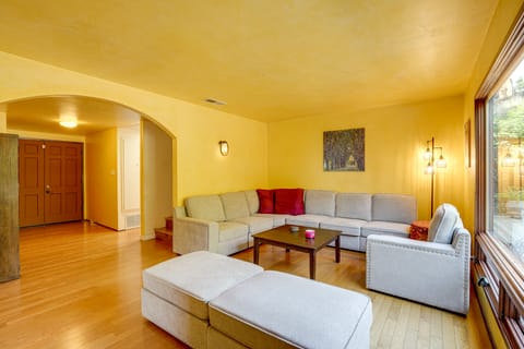 Near Golf, Trails & Parks: Lush Pinole Retreat House in Hercules