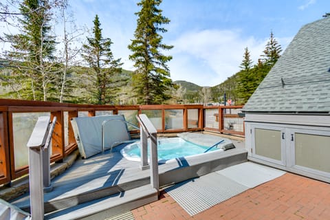 On-Site Gondola Access: Keystone Ski Condo Apartment in Keystone