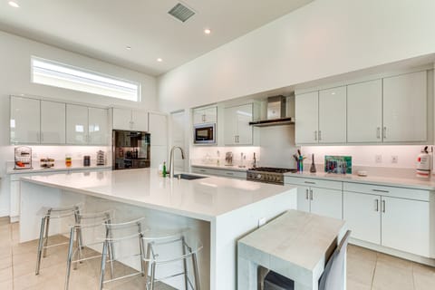 Desert Oasis in Palm Springs w/ Resort-Style Perks House in Palm Springs