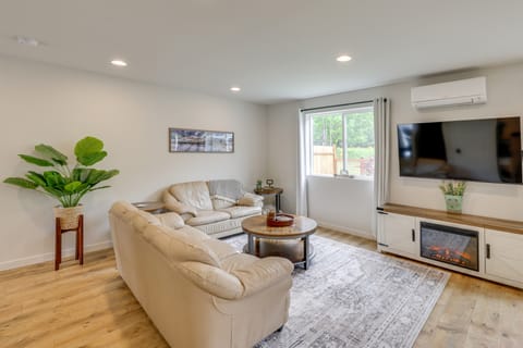 2 Mi to Olympic National Park: Hot Tub Haven! Apartment in Port Angeles