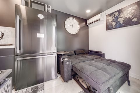 Mod Bungalow w/ Ultra-Private Outdoor Hang Space! Apartment in West Park