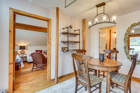 Walk to Ren Fest: Larkspur Farmhouse Hideaway Apartment in Larkspur