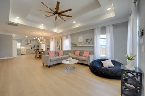 Heated Cocktail Pool, Sauna & Spa! Canyon Lake Gem House in Canyon Lake