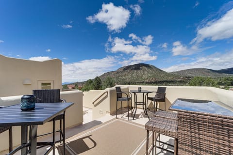 Hot Tub & Views: Sedona Escape By Trails & Dining! House in Village of Oak Creek