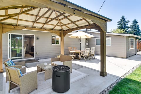 7 Mi to Vancouver Waterfront: Sleek Home w/ Yard! House in Vancouver