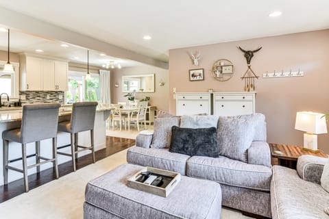 7 Mi to Vancouver Waterfront: Sleek Home w/ Yard! House in Vancouver