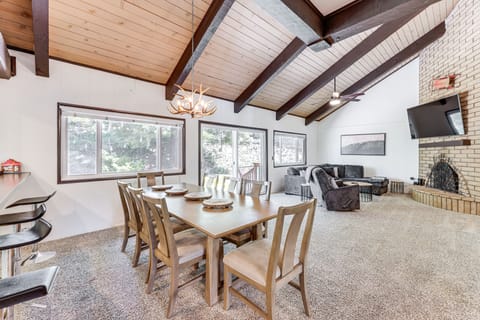 Private Hot Tub at Dog-Friendly Lake Arrowhead Gem House in Lake Arrowhead