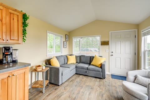 11 Mi to Port Townsend Ferry: Cottage w/ View! Cottage in Whidbey Island