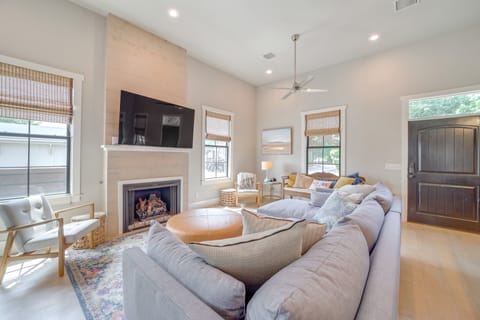 Walk to Lake: Home w/ Community Perks in Canadian! House in Longtown