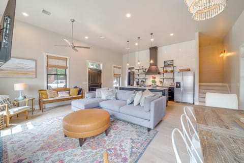 Walk to Lake: Home w/ Community Perks in Canadian! House in Longtown