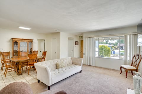 12 Mi to Dtwn LA: Family Home w/ Patio + Yard! House in Bell Gardens