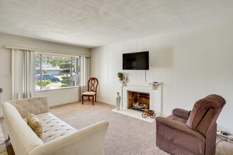 12 Mi to Dtwn LA: Family Home w/ Patio + Yard! House in Bell Gardens