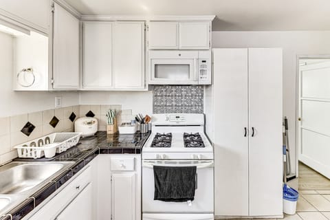 Hike, Shop & Explore: Cozy Home w/ Yard in Ontario House in Rancho Cucamonga