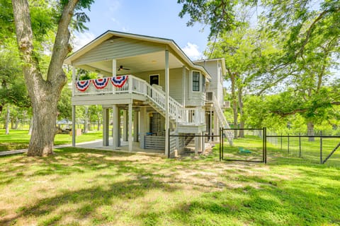 Fire Pit + Ping-Pong: Home on Guadalupe River! House in McQueeney