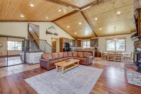 Walkable Big Bear Lake Home w/ Private Hot Tub! House in Big Bear