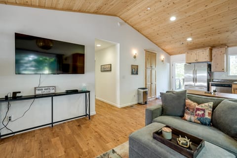 Walk to Dtwn: Charming Family Cabin in Twain Harte House in Twain Harte