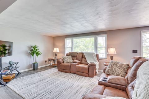 Fish, Hike & Golf: Leisurely Navarre Home w/ Yard! House in Ohio