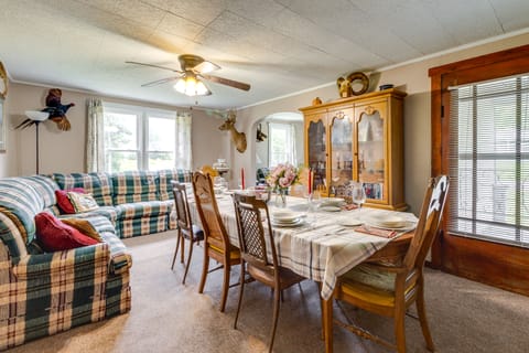 Pet-Friendly Smithmill Retreat w/ Yard! House in Allegheny River