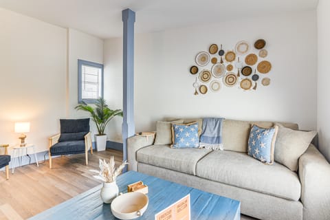 < 1/2 Mi to The Strand: Historic Galveston Apt! Apartment in Texas City