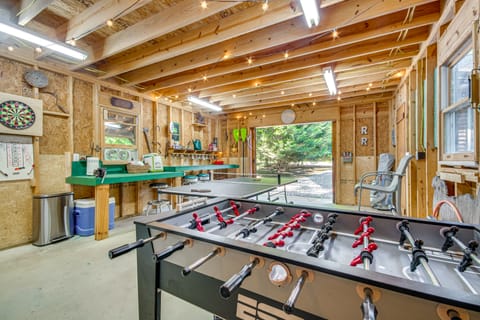 Sandy Beach, Fun Games & Barn: Lake Lure Gem! House in Lake Lure