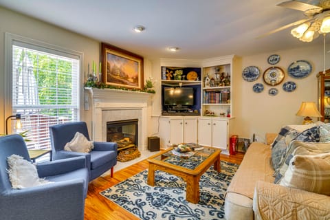 15 Mi to Louisville: Family Home w/ Private Yard! House in Jeffersontown