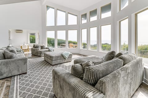 3-Acre Property: Beachfront Home in Smith River! House in Oregon