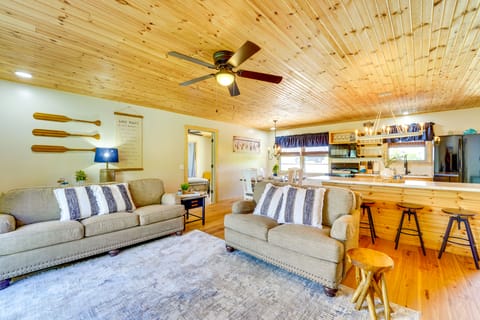 Near Table Rock Lake: Family Home w/ Deck & Views House in Table Rock Lake