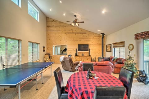 Game Room & Deck: Pet-Friendly Camp Connell Cabin House in Dorrington