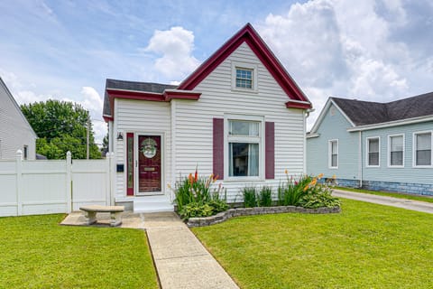 Dog-Friendly Home w/ Yard, 6 Mi to Louisville! House in New Albany