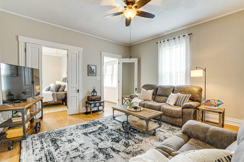 Dog-Friendly Home w/ Yard, 6 Mi to Louisville! House in New Albany